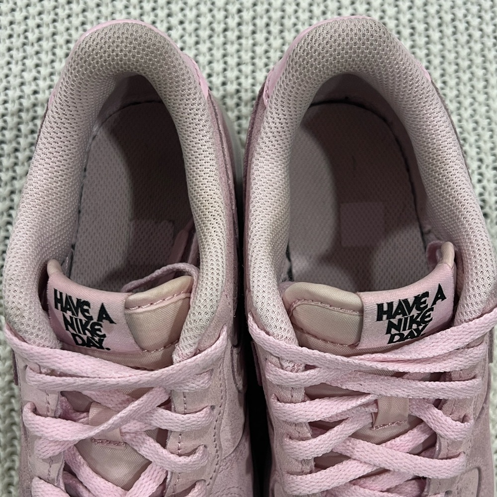 Nike Pink Air Force 1 Low Limited Edition - Picture 11 of 13